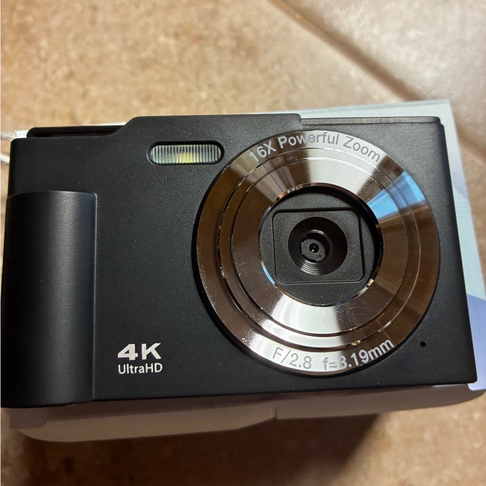 4K UltraHD Black Camera with 16X Zoom